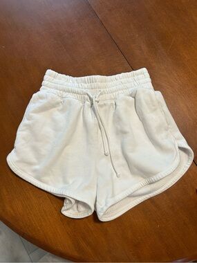 Abercrombie and Fitch white dolphin sweat shorts size XS